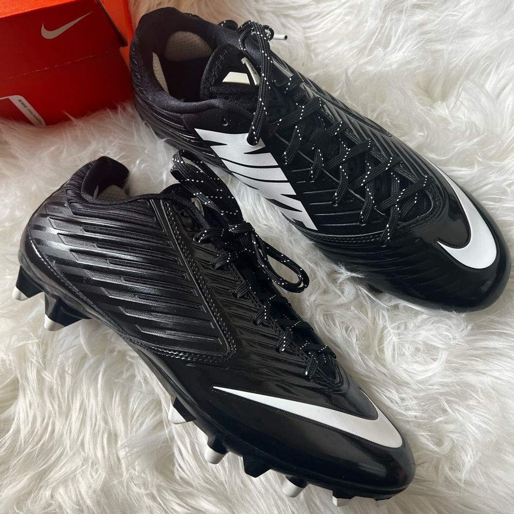 New Nike footbal cleats mens